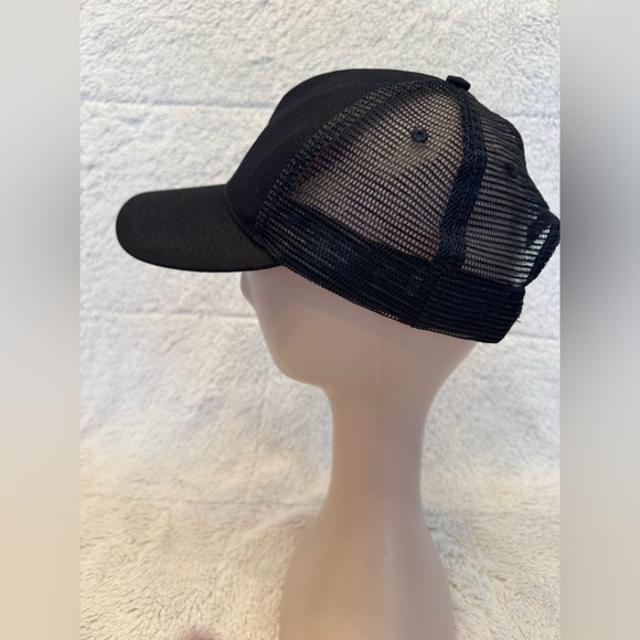 EUC AMIRI A/W 2019 Embroidered Cap in Black & White - Picture 7 of 11